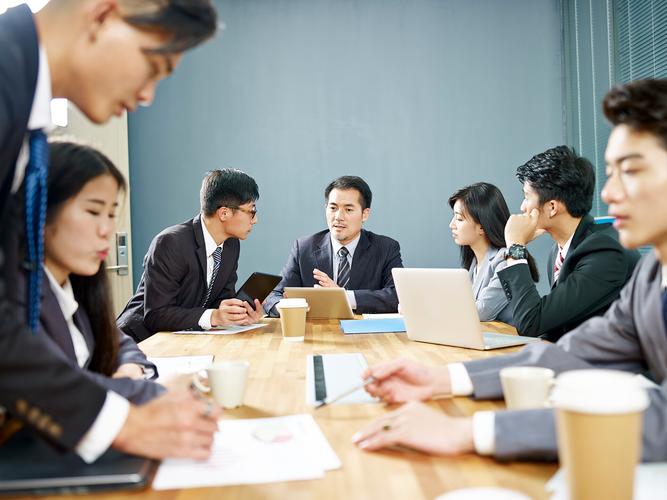 灵动指尖，智汇未来——商务团队笔记本电脑与触摸屏协同会议新范式